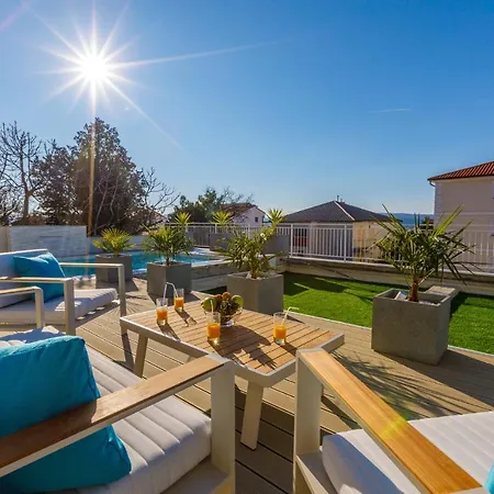 Apartament Danica *