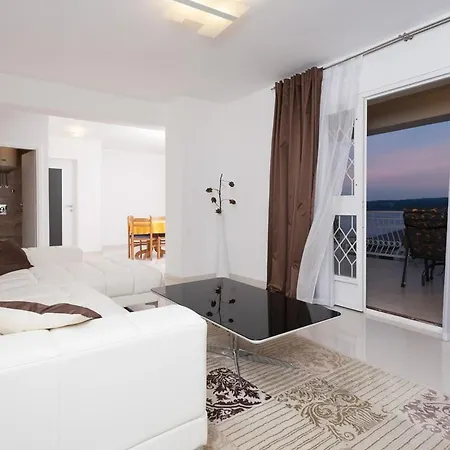 Danica Apartment *