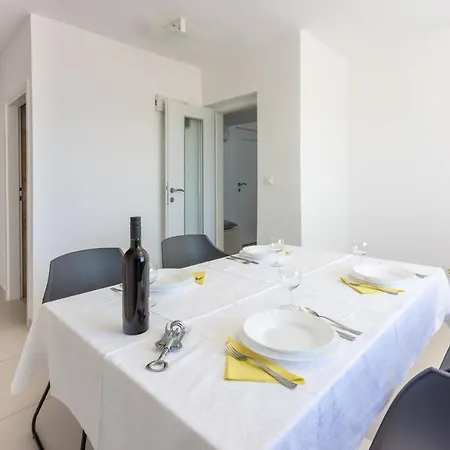 Danica Apartament *